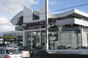 Concesionario Fiat &ndash; Peara &ndash; Camino centenario, La Plata