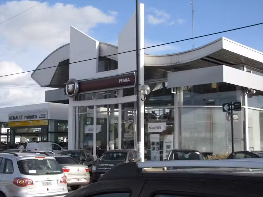 Concesionario Fiat &ndash; Peara &ndash; Camino centenario, La Plata