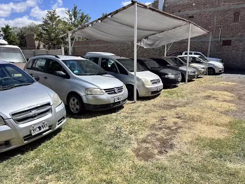 El Le&oacute;n, automotores