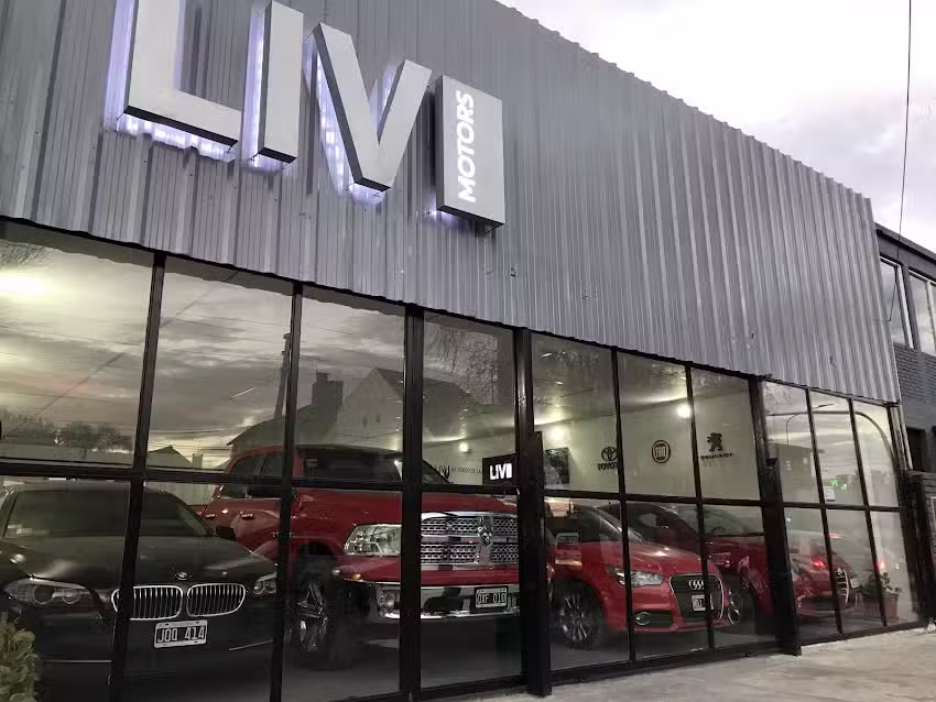 LIV MOTORS MARTINEZ